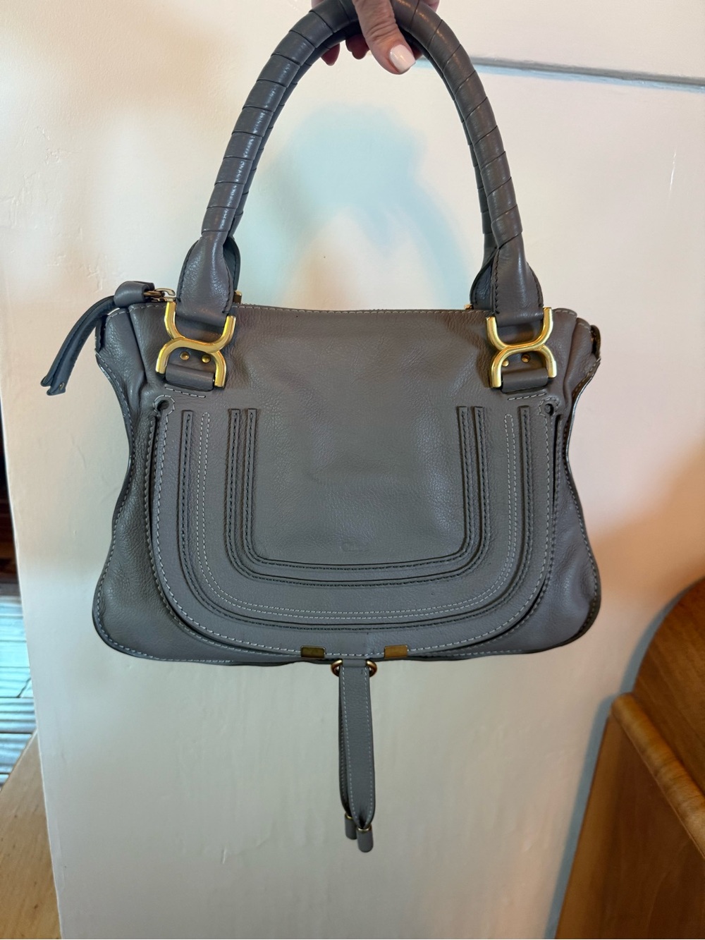 Chloe Gray Leather Shoulder Bag with Gold Hardware - Picture 1 of 13